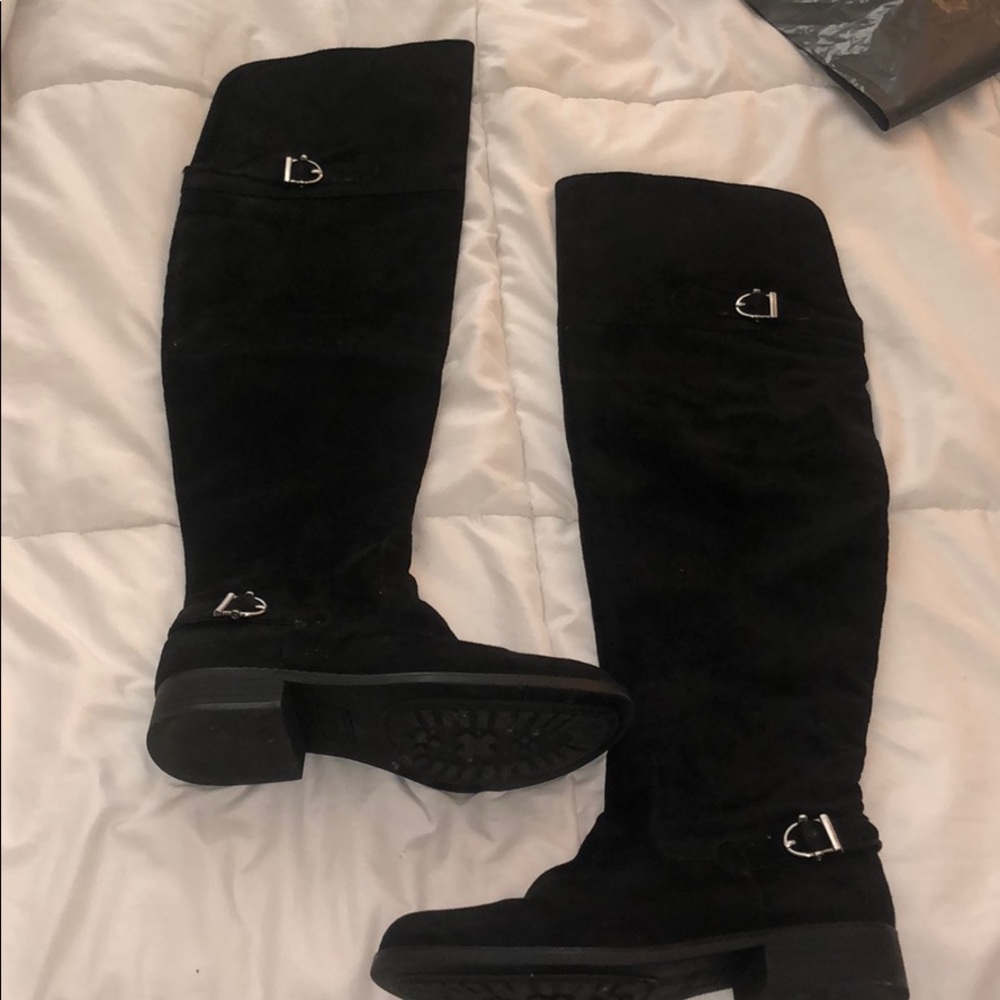 Knee boots